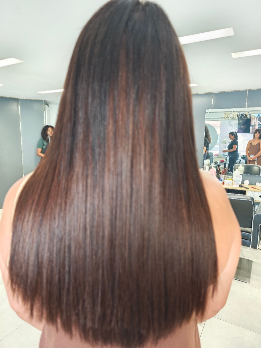 Depois da terceira transformação com extensão de cabelos Mega Hair no Studio Ana’s