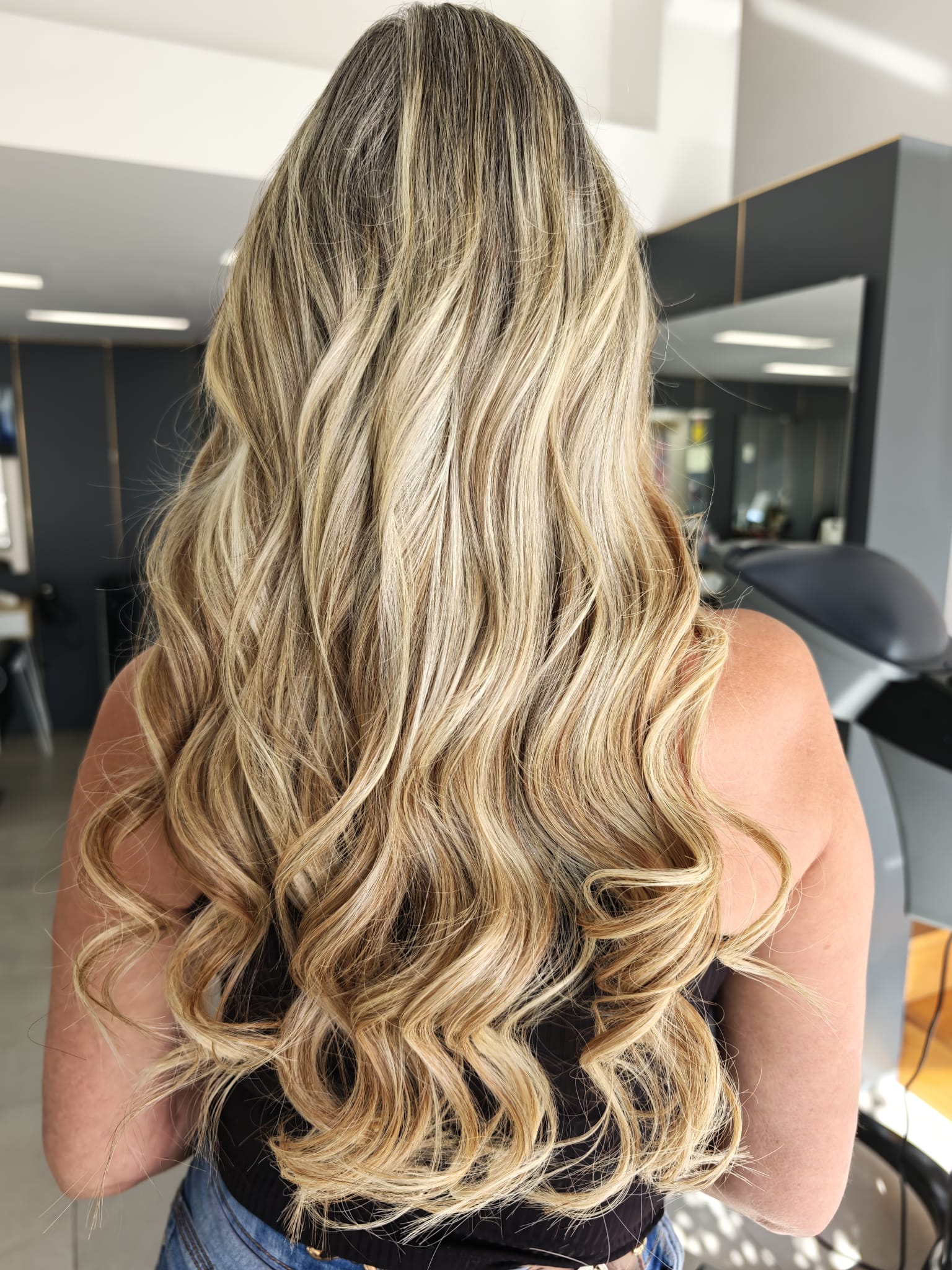 Depois da oitava transformação com extensão de cabelos Mega Hair no Studio Ana’s